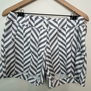 Nike Golf Tour Performance Dri-FIT Shorts Size 8 Chevron Print